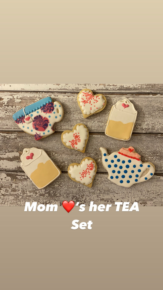 Mama ❤️’s her TEA set